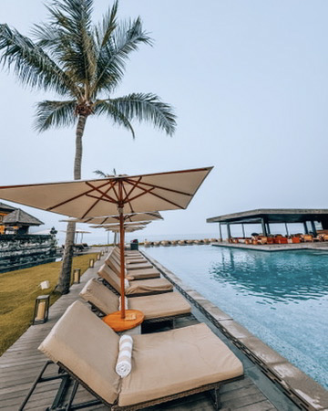 Poolside at Alila Seminyak, a stunning luxury resort that can be booked using credit card rewards for an unforgettable getaway. Photo by Amy Berrian.